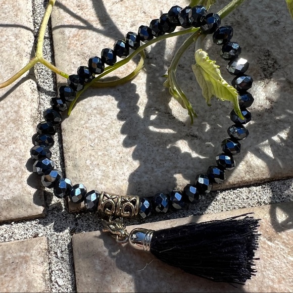 Dark Blue Iridescent Faceted Bead Stretch Braceket With Removable Tassel - Picture 7 of 9